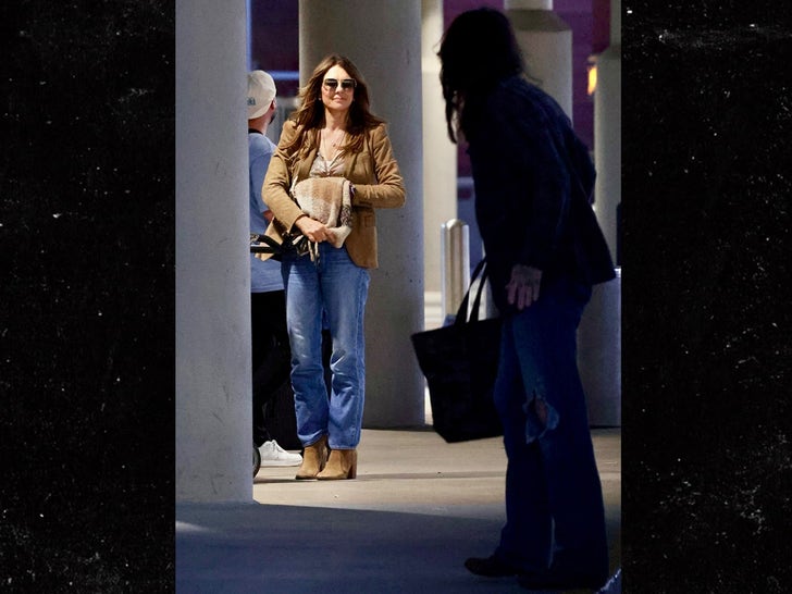 0429--Bill-Ray-Cyrus-and-Elizabeth-Hurley-have-an-emotional-departure-at-Nashville-international-airport-primary-2