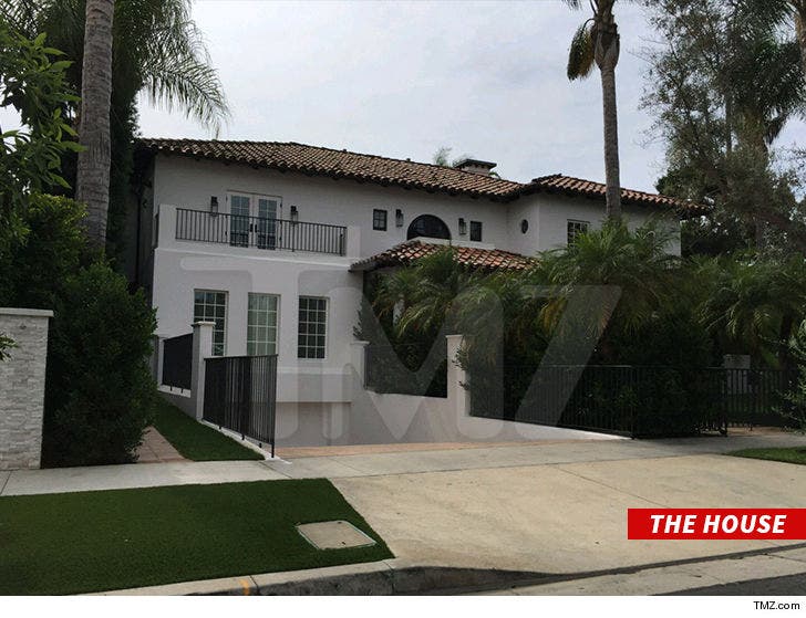 Justin and Hailey Bieber House Hunting in L A After :: 1007-justin-bieber-house-tmz-wm-3