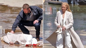 Ben Affleck And Gillian Anderson On Set Filming With Stunt Doubles