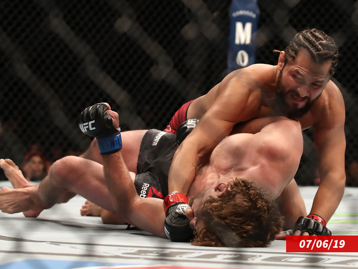 Jorge Masvidal punches Ben Askren