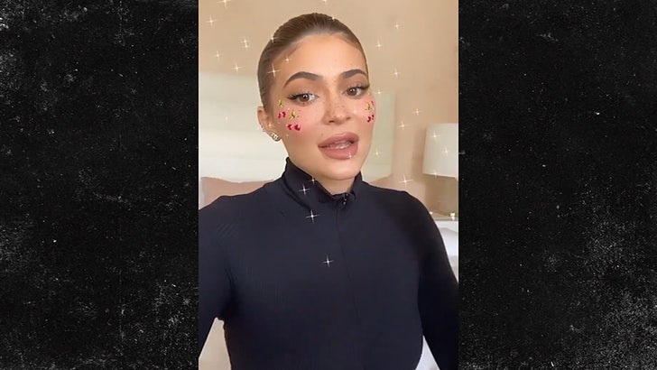 Kylie Jenner Social Distance