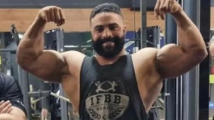 Andre Cavalcanti Flexing