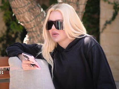 061324_khloe_kardashian-primary