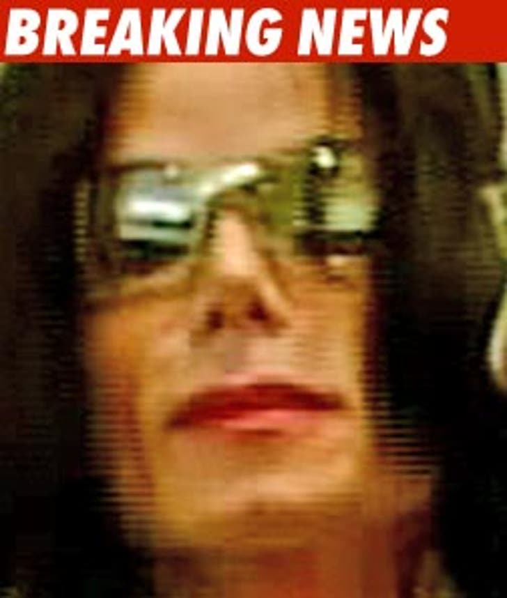 Mother of Jackson's Kids Reacts :: 0625_michael_jackson_bn2
