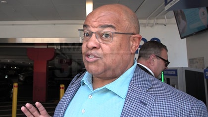 052125_mike_tirico_KAL