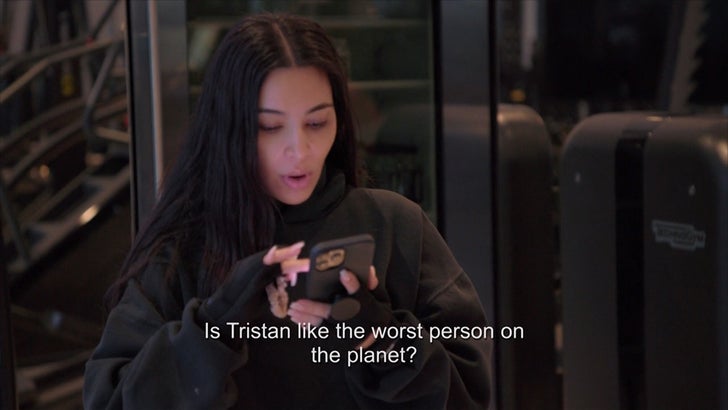 060922_kim_kardashian_kylie_jenner_kal