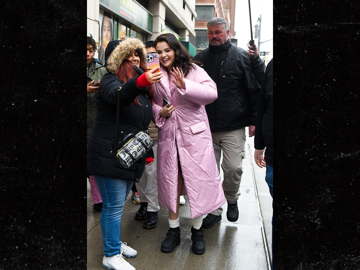 030123 selena gomez with fan backgrid