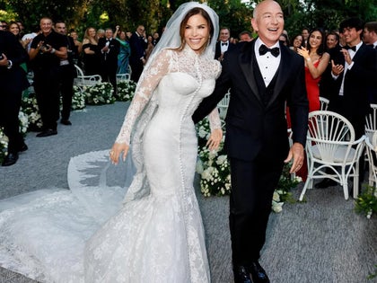 0627-Lauren-Sanchez-Wedding-Dress-PRIMARY