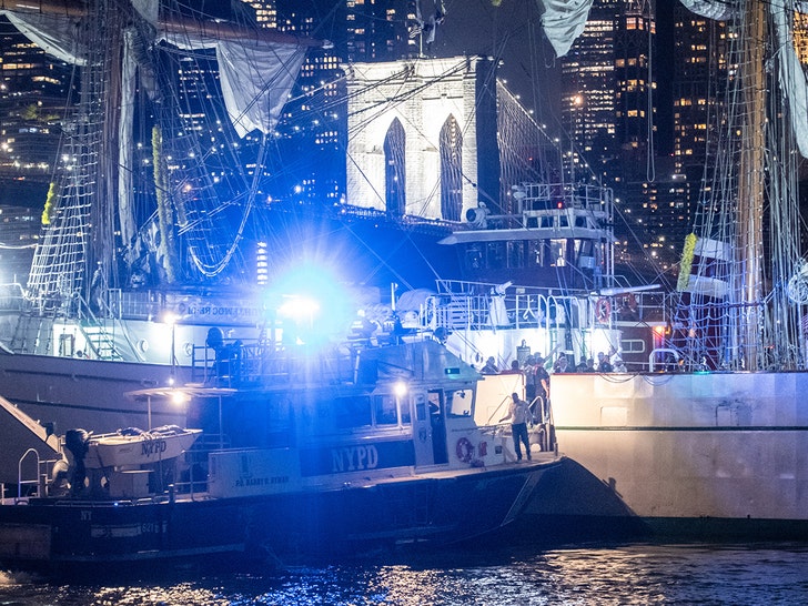 Mexican Navy Boat Crashes Into Brooklyn Bridge