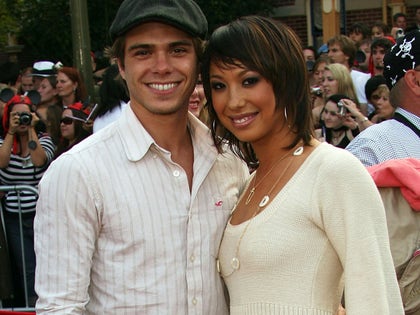 0418-Cheryl-Burke-and-Matthew-Lawrence-Happier-Times-PRIMARY